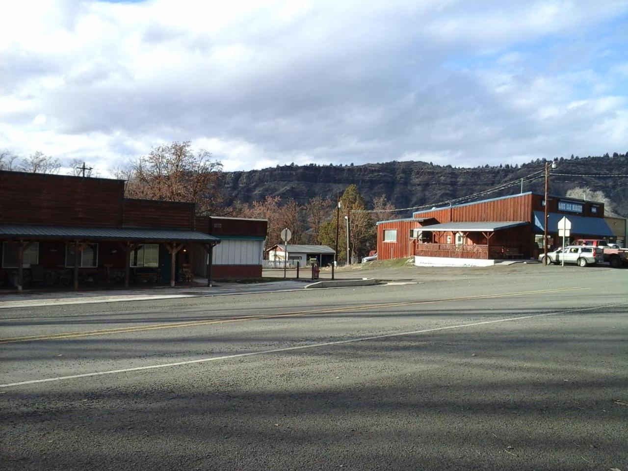 River Bend Motel Llc Spray Exterior photo